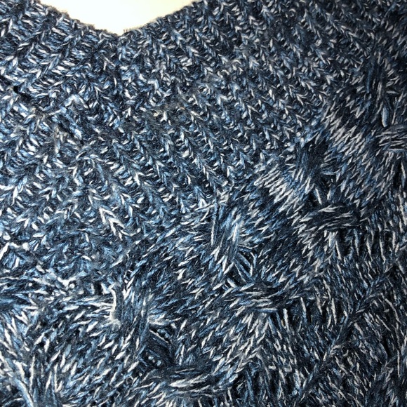 John Paul Richard Knit Fringe Shawl/Poncho in size Small (s/m). - Picture 3 of 4